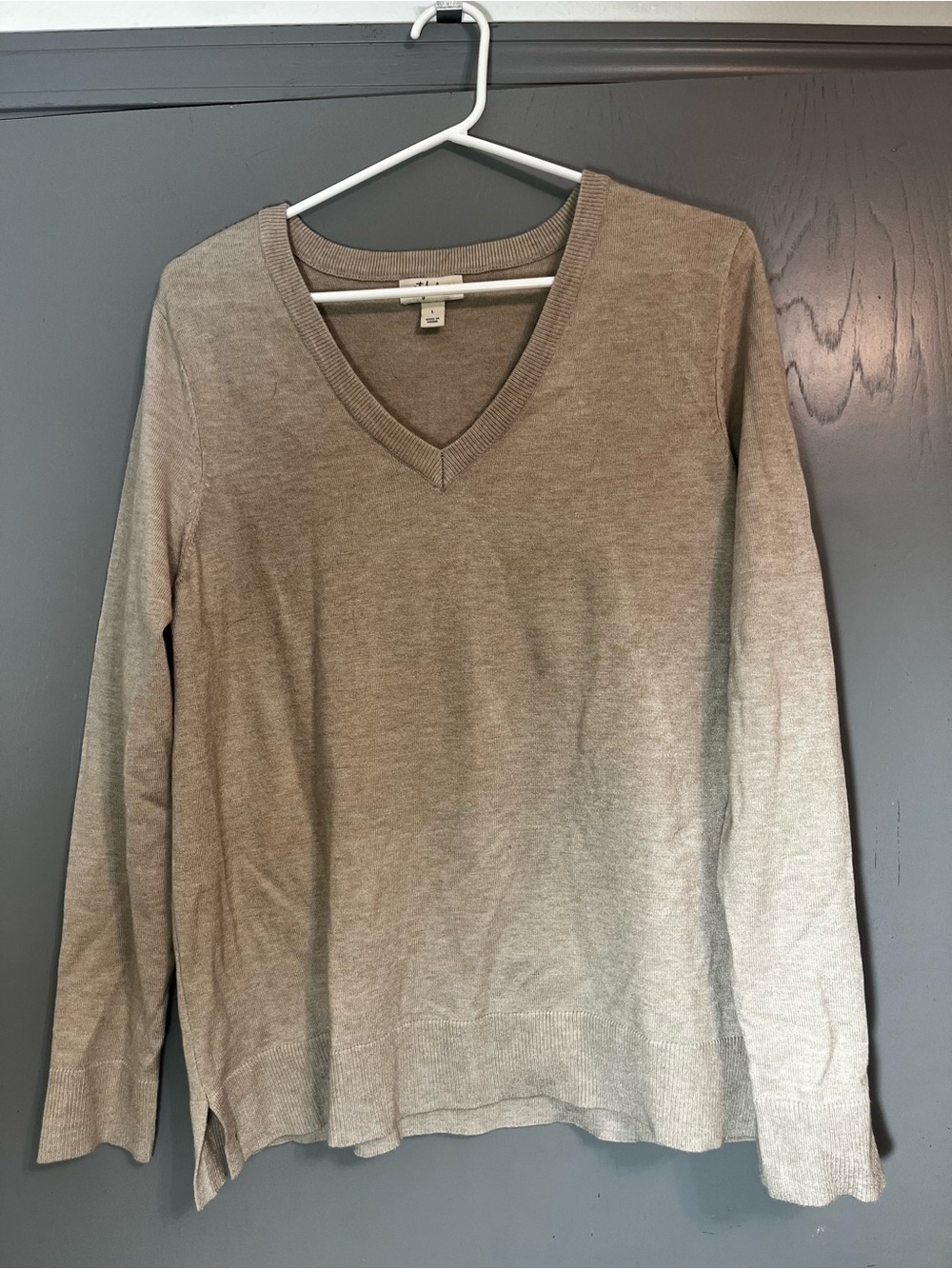 Style & Co women’s size L Light Taupe V-Neck knit Sweater